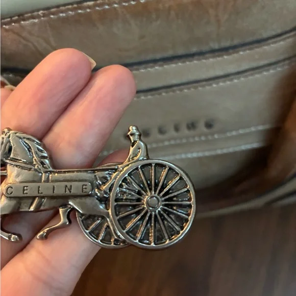 Celine Gold Tote Bag with Structured Distressed leather - Picture 3 of 15